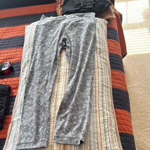 Lululemon Athletica Gray Tie-Dye Leggings Size 6 minimally used